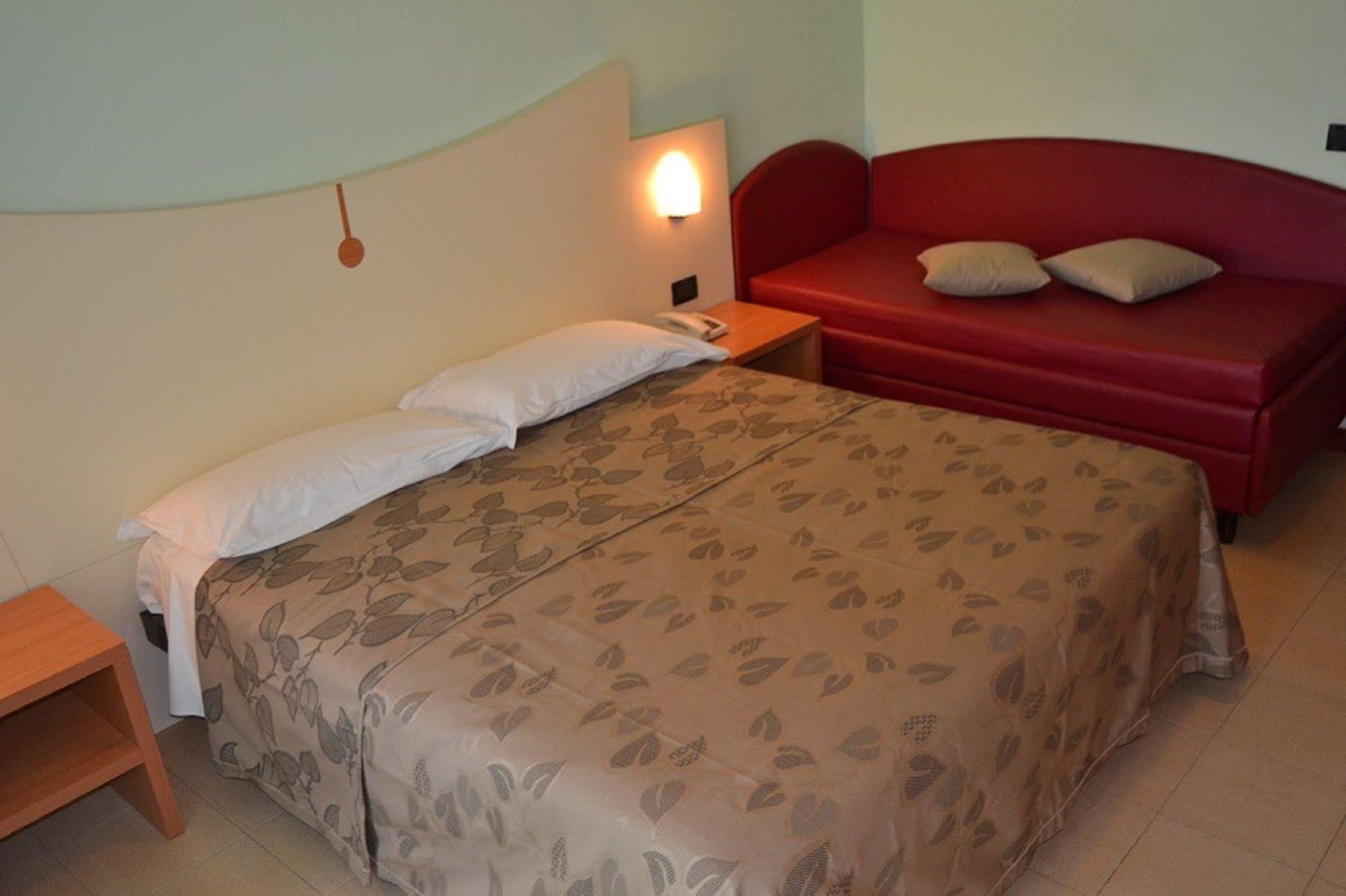 Hotel Zeus Rimini Extérieur photo